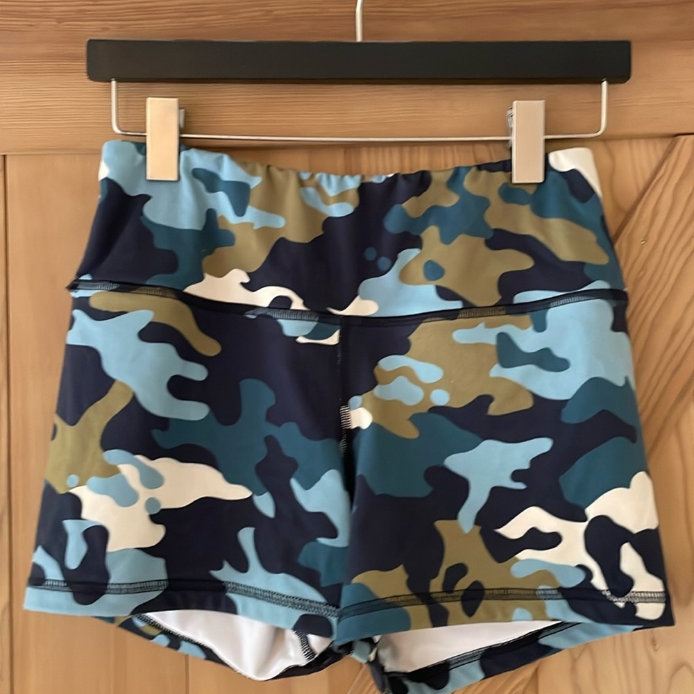Fleo 4’ inseam size M camo print, double lined